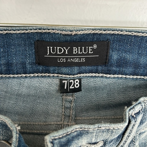 Judy Blue Relaxed Fit Distressed Jeans - Picture 6 of 8